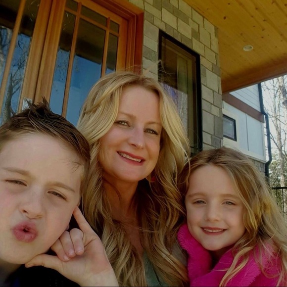 Meet your Posher, Amanda - Picture 1 of 1